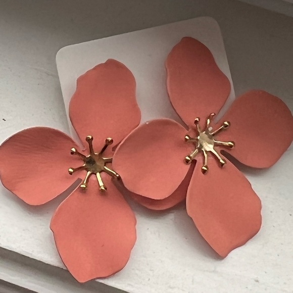 𝅺peach and Gold Flower‎ Stud Pierced Earrings NWOT - Picture 2 of 4